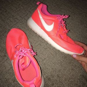 Brand new nike roshes